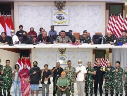 Lakukan Perdamaian kepada Korban Penganiayaan, Komandan Pasmar 3 Sorong Gelar Konferensi Pers