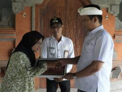 Dengan Bantuan Ini, Bupati Kembang: Kami Berharap Dapat Ringankan Beban Keluarga yang Ditinggalkan