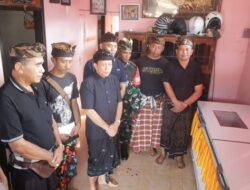 Saat Melayat, Bupati Kembang Sampaikan Rasa Duka Cita Mendalam Atas Meninggalnya Almarhum Kadek Ari Dwi Riyandini
