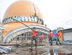 Bakti Tanpa Pamrih, Prajurit Petarung Pasmar 3 Gotong-royong Bangun Masjid Al-Akbar Sorong