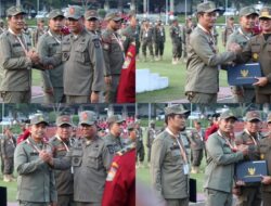 Terima Pin Tanda Kehormatan, Bupati Kembang Ungkap Retreat Sangat Bermanfaat Bagi Dirinya dan Pak Wakil