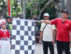 Rangkaian HUT RI ke-80, Bupati Kembang Lepas Lomba Gerak Jalan Tingkat SD se-Jembrana