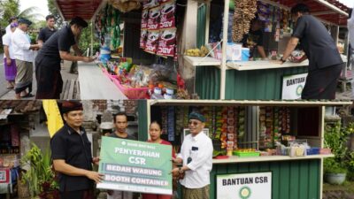 Berikan Bantuan Booth Kontainer, Bupati  Kembang: Jaga dan Rawat dengan Baik Bantuan yang sudah Diberikan